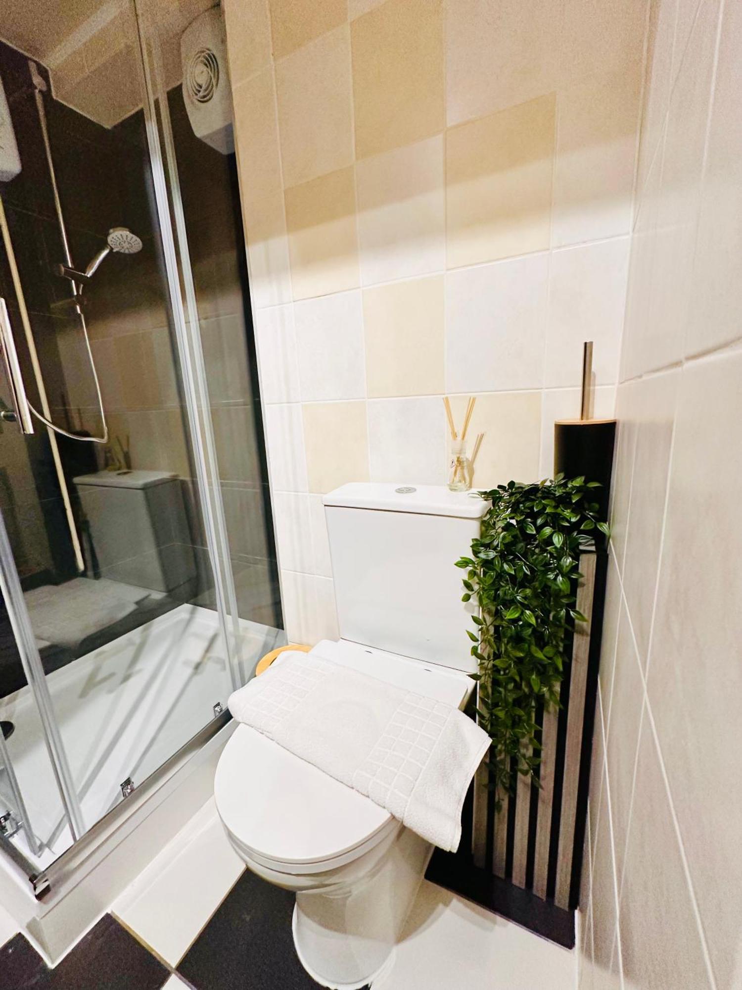 R2 - Elegant Private Room Opposite Queen Elizabeth Hospital - Harborne Бирмингам Екстериор снимка