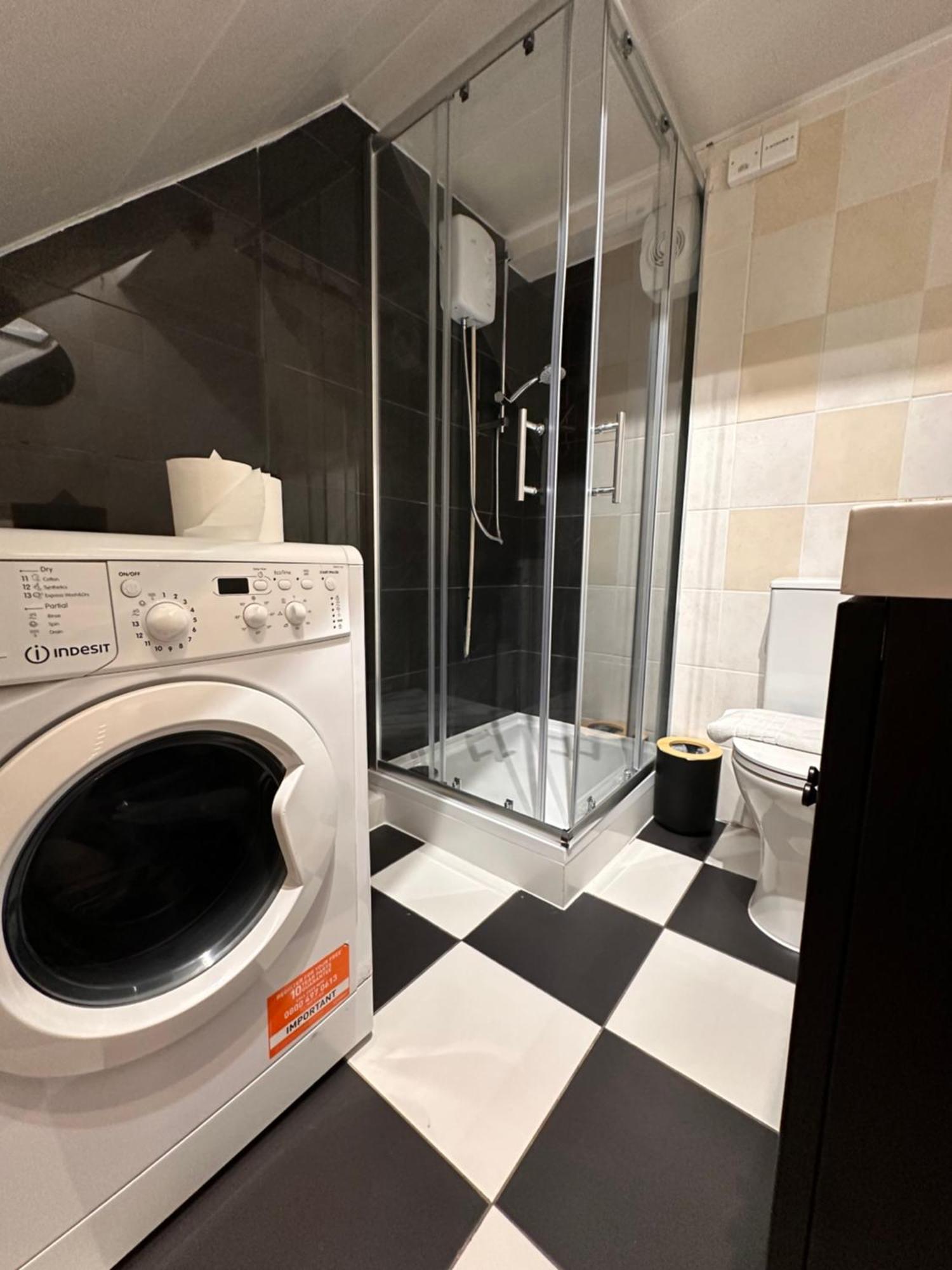 R2 - Elegant Private Room Opposite Queen Elizabeth Hospital - Harborne Бирмингам Екстериор снимка