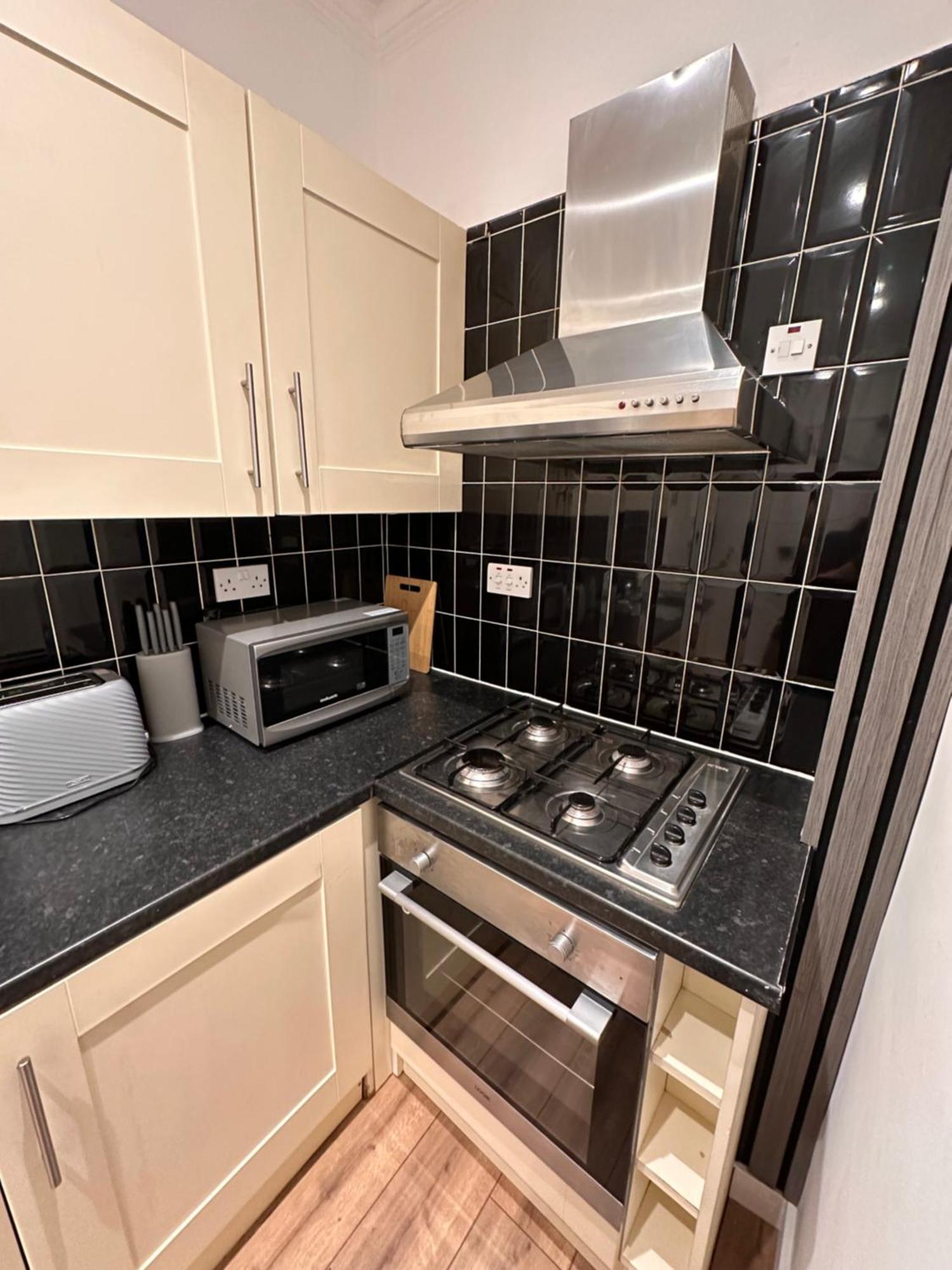 R2 - Elegant Private Room Opposite Queen Elizabeth Hospital - Harborne Бирмингам Екстериор снимка