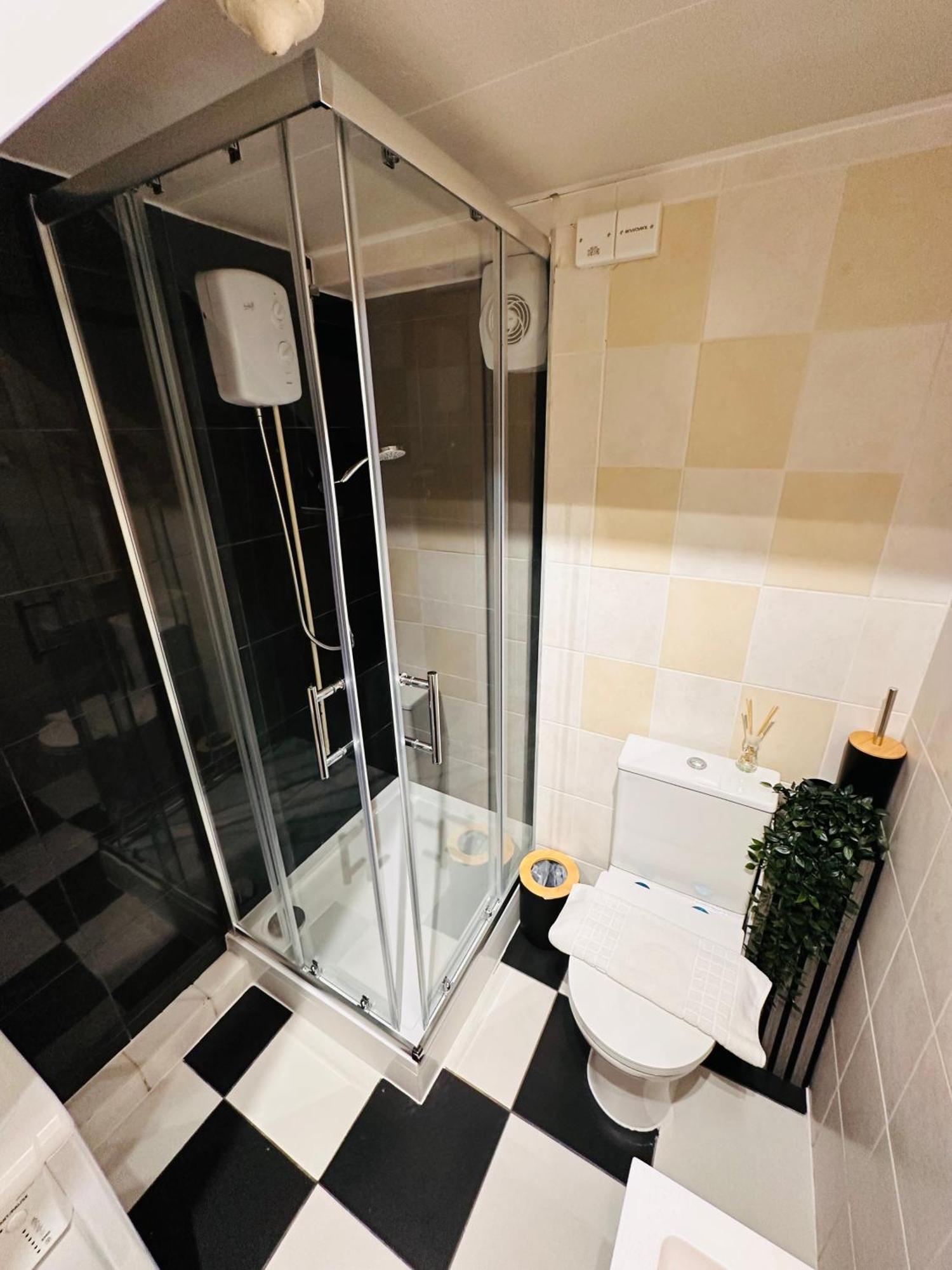 R2 - Elegant Private Room Opposite Queen Elizabeth Hospital - Harborne Бирмингам Екстериор снимка