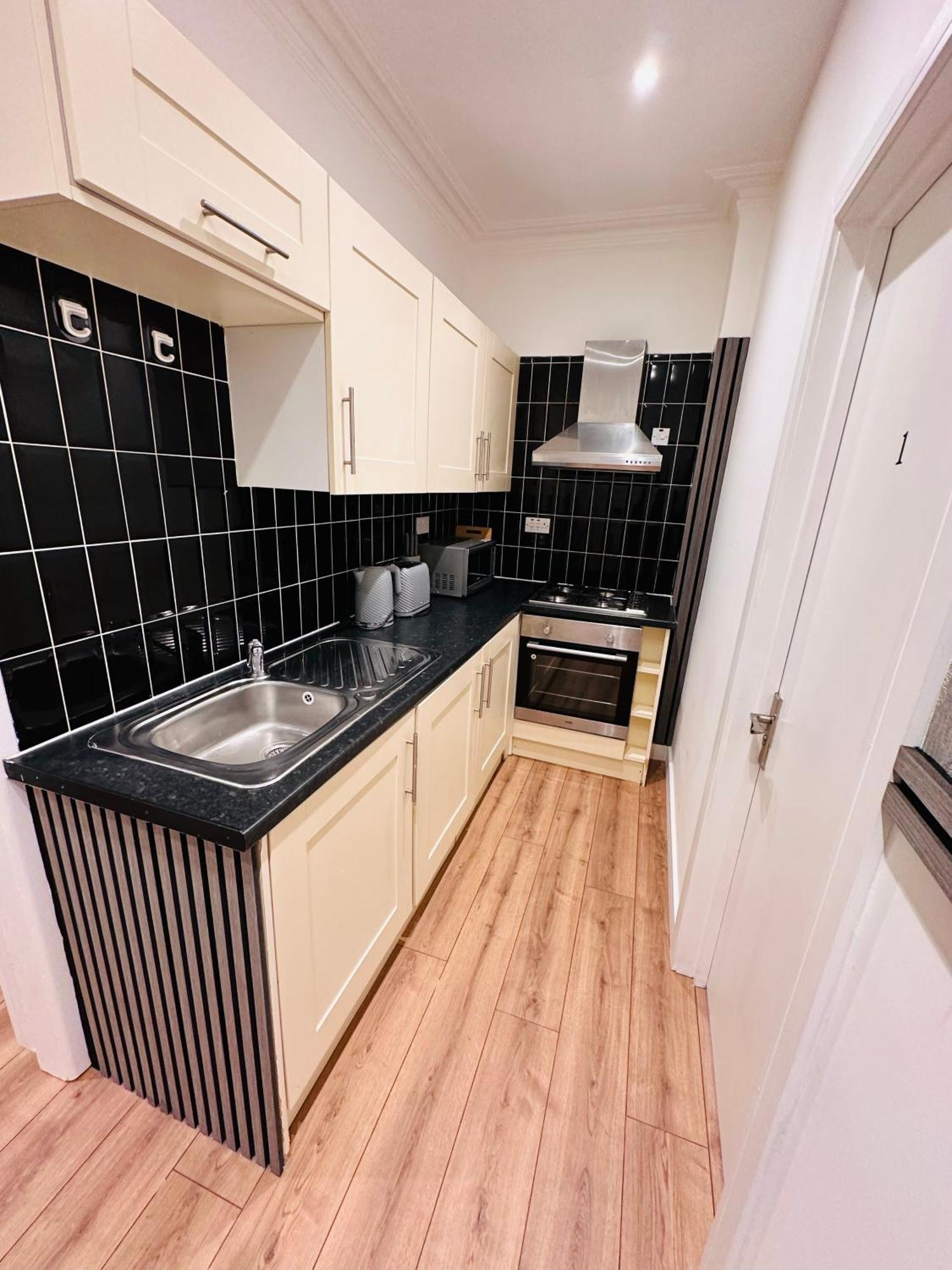 R2 - Elegant Private Room Opposite Queen Elizabeth Hospital - Harborne Бирмингам Екстериор снимка